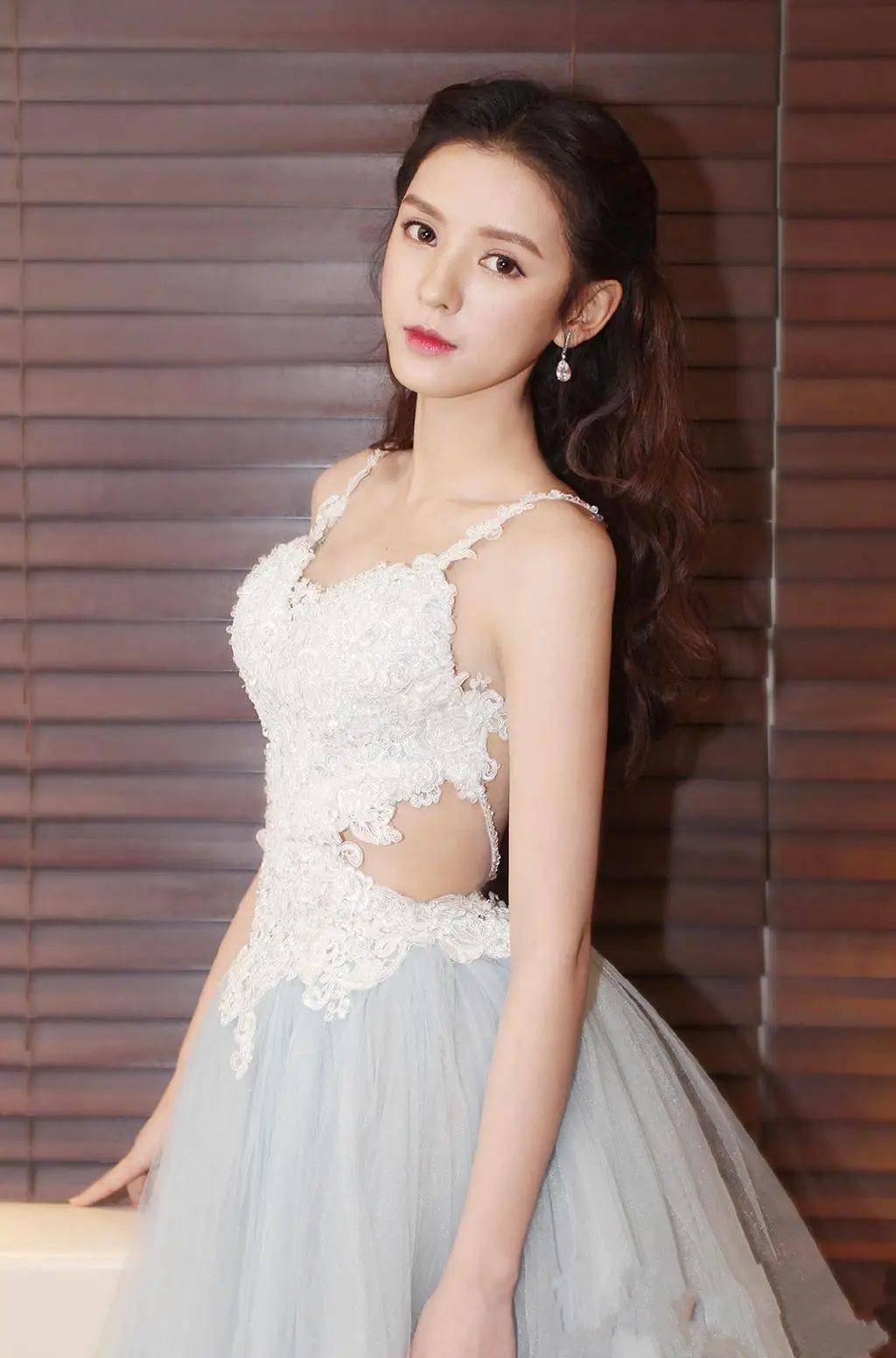 r6yv4HCN56L20x4T.jpg