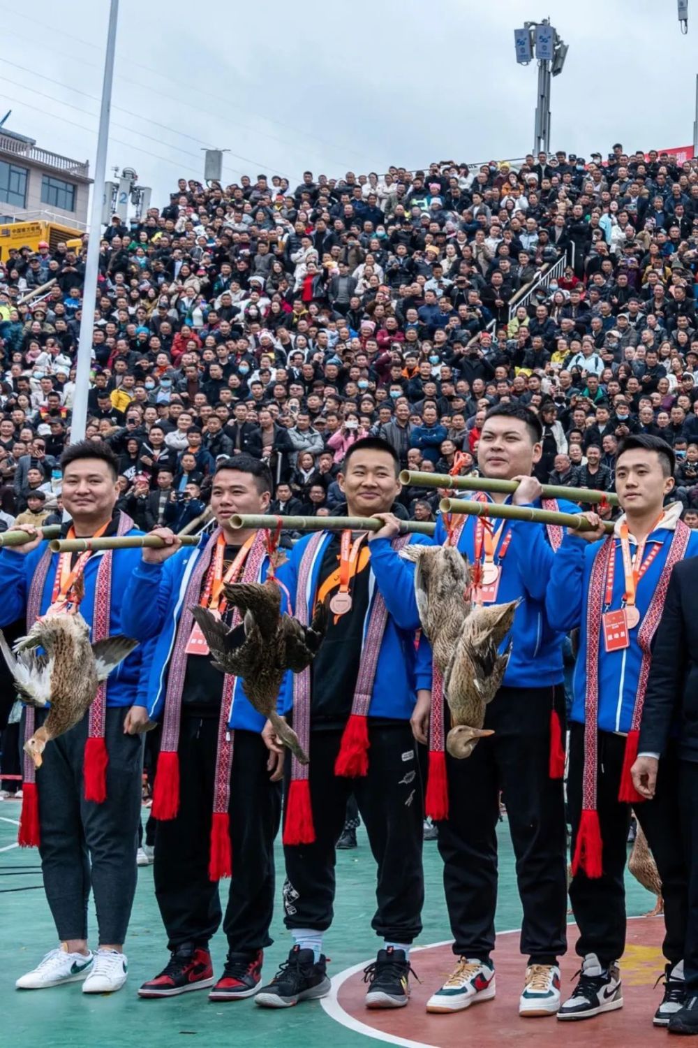 JaApA37X0hNAJok4.jpg