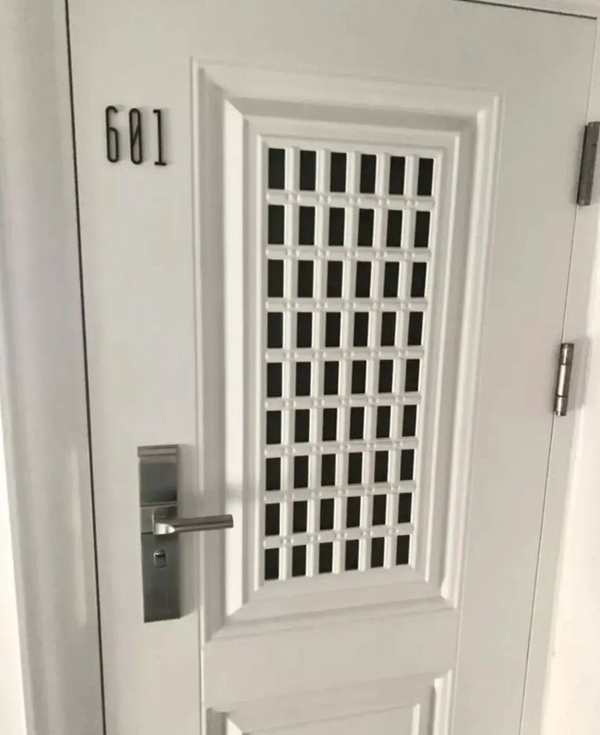 G114l4n4nEaypLLT.jpg